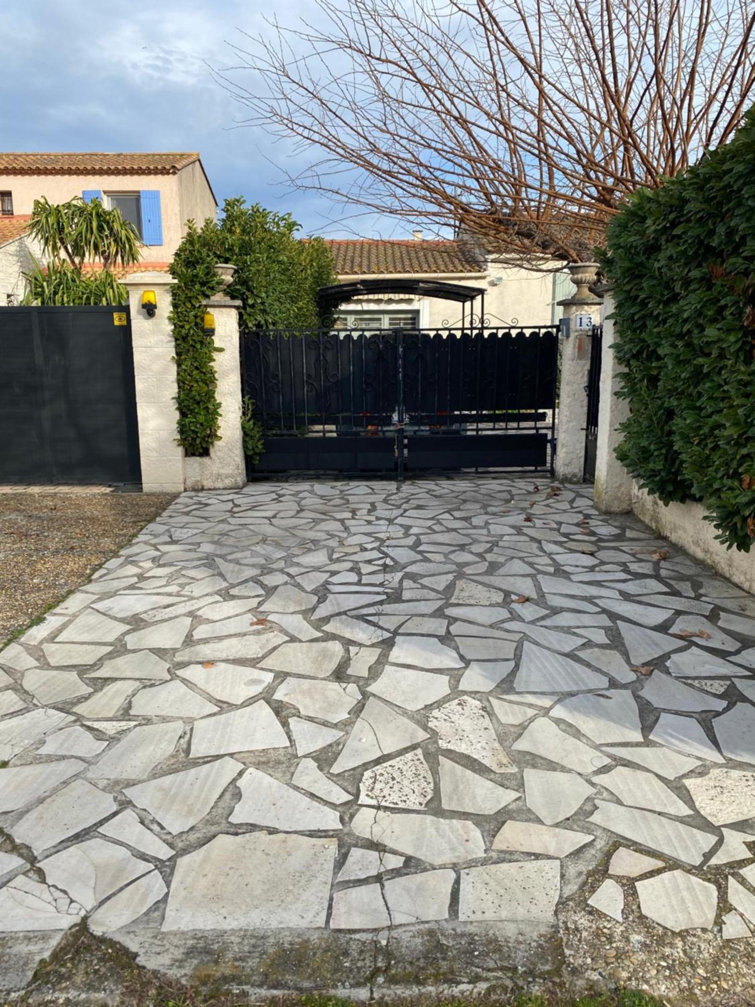 Maison Dans Village Calme Arles Exterior photo